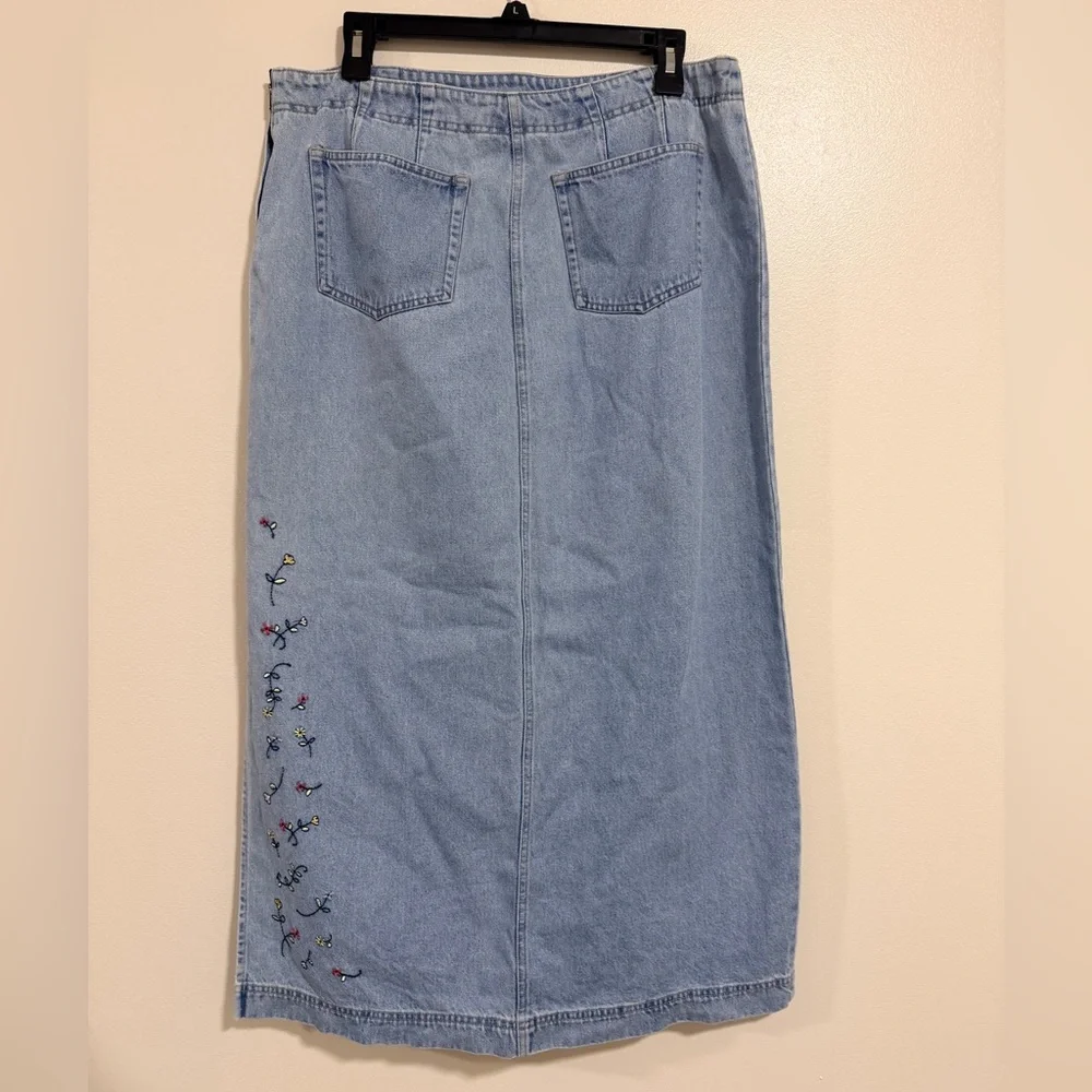 Vintage Disney Store Mickey Mouse Embroidered Jean Skirt‎ Size L Pockets Modest